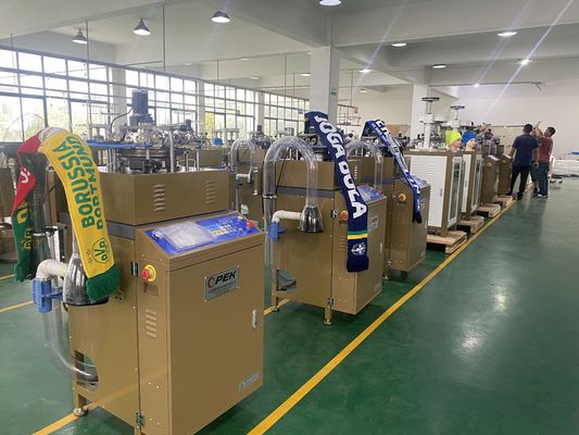 Máquina de tejido circular para la producción de bufandas de fútbol y sombreros de invierno en talleres de reparación