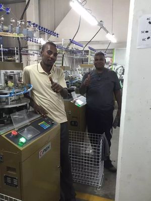 800 pcs/día Producción OPEK Máquina automática para hacer bufandas Jacquard para tiendas de ropa