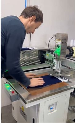 Máquina de costura de sombrero de punto automático Opek-300HS de alta eficacia para productos de costura