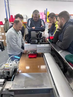 Máquina de coser industrial profesional Opek 300HS perfecta para la producción de sombreros