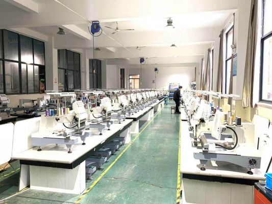 Máquina de bordado de ropa con tapa plana 120 * 95cm Tamaño de mesa de trabajo Ideal para mercados de países