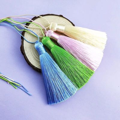 2-4 Alimentador Fringes chinas Tassel máquina de fabricación para producir Beanie Pompom