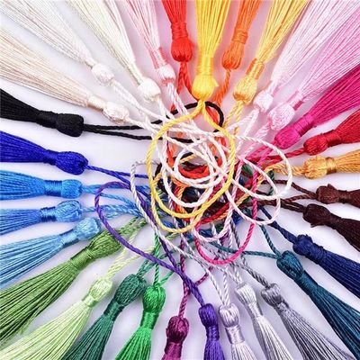 2-4 Alimentador Fringes chinas Tassel máquina de fabricación para producir Beanie Pompom
