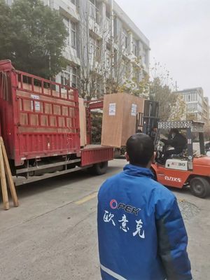 Máquina de bordado computarizada para la fabricación de prendas de vestir