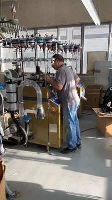 2023 Máquina de fabricación de gorros completamente computarizada 325 KG para soluciones de marca personalizadas