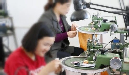 Máquina de conexión de patrones de tejido de transmisión de tecnología de sistema único para suéter