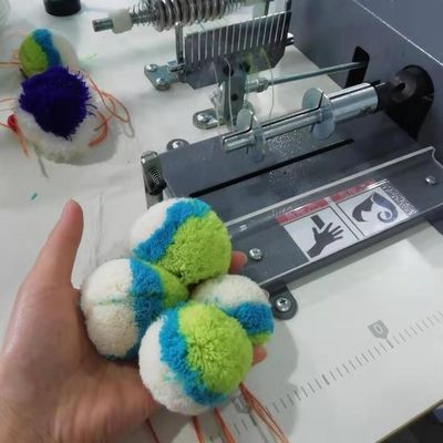 1.5-15CM ancho de tejido de alta velocidad Pompom Maker Machine con 7 GG Gauge